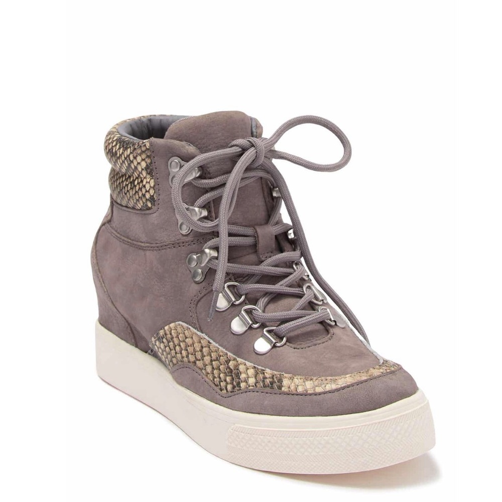 Dolce Vita Sneaker Size 8